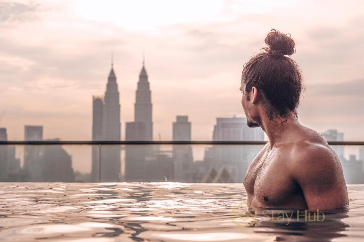 Regalia The Sky Pool Apartment *