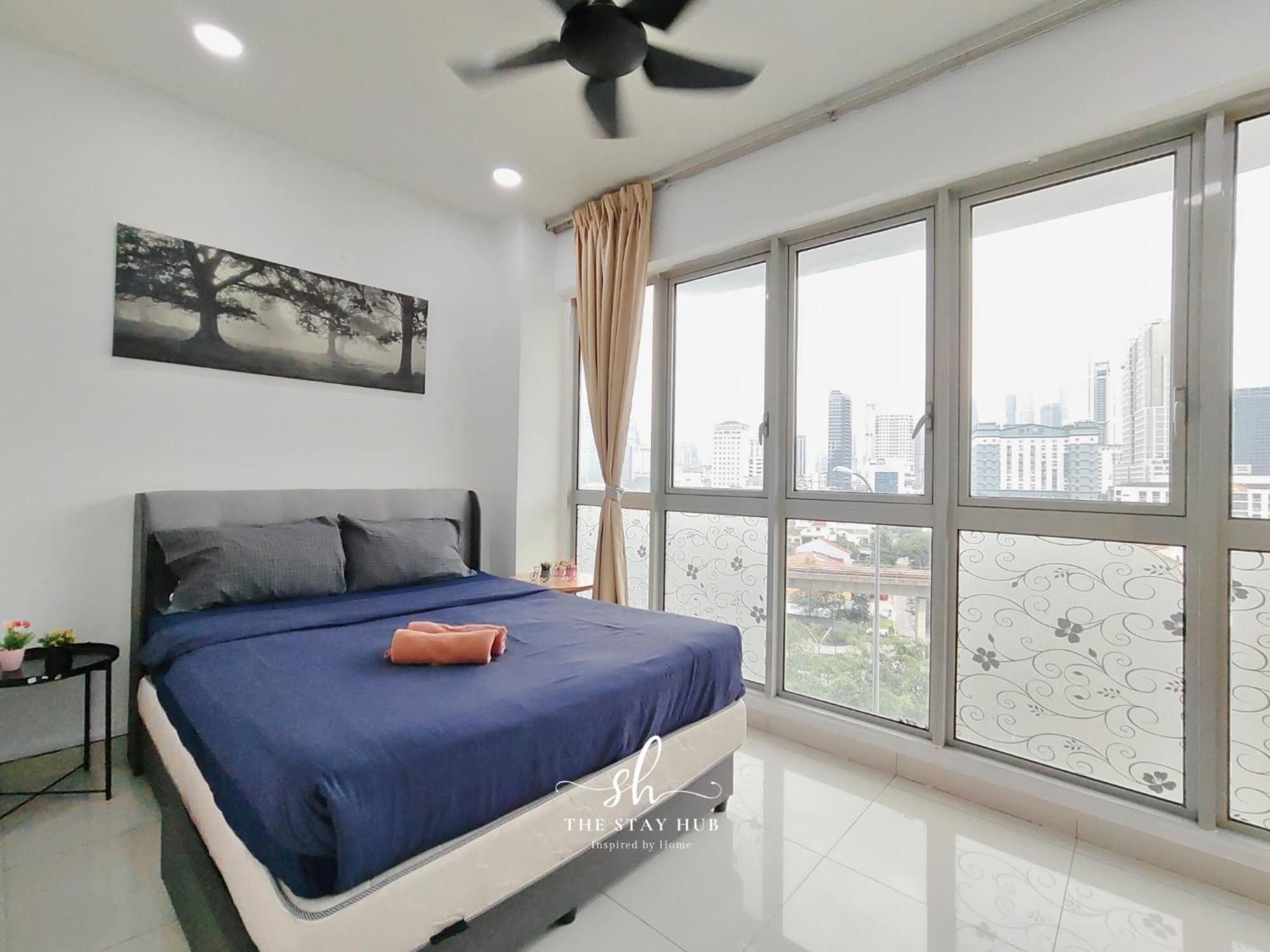 Regalia The Sky Pool Apartemen *
