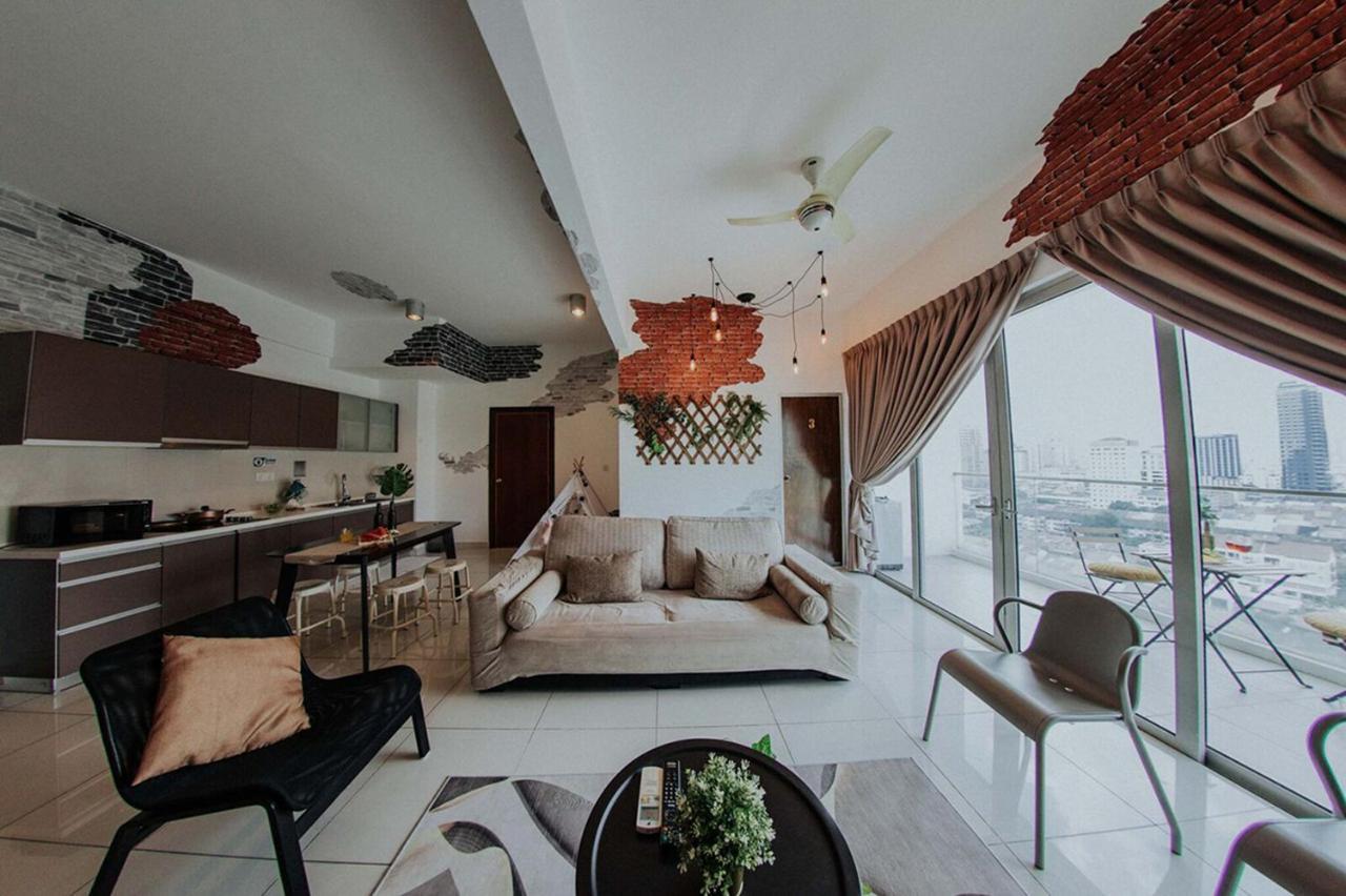 Regalia The Sky Pool Apartemen