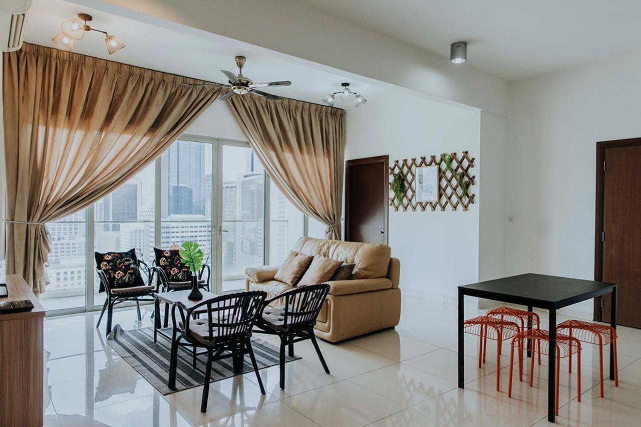 Regalia The Sky Pool Apartemen *